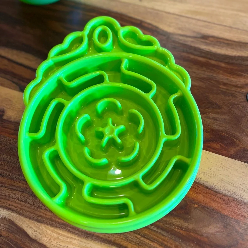 NIB Lime Green Strawberry Flower Pet Slow Feeder Bowl